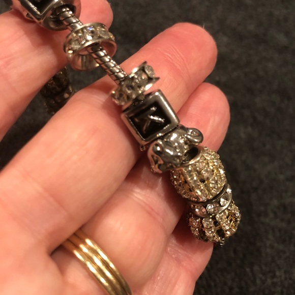 LADIES SLIDE CHARM BRACELET. LOTS OF CHARMS - Picture 8 of 8